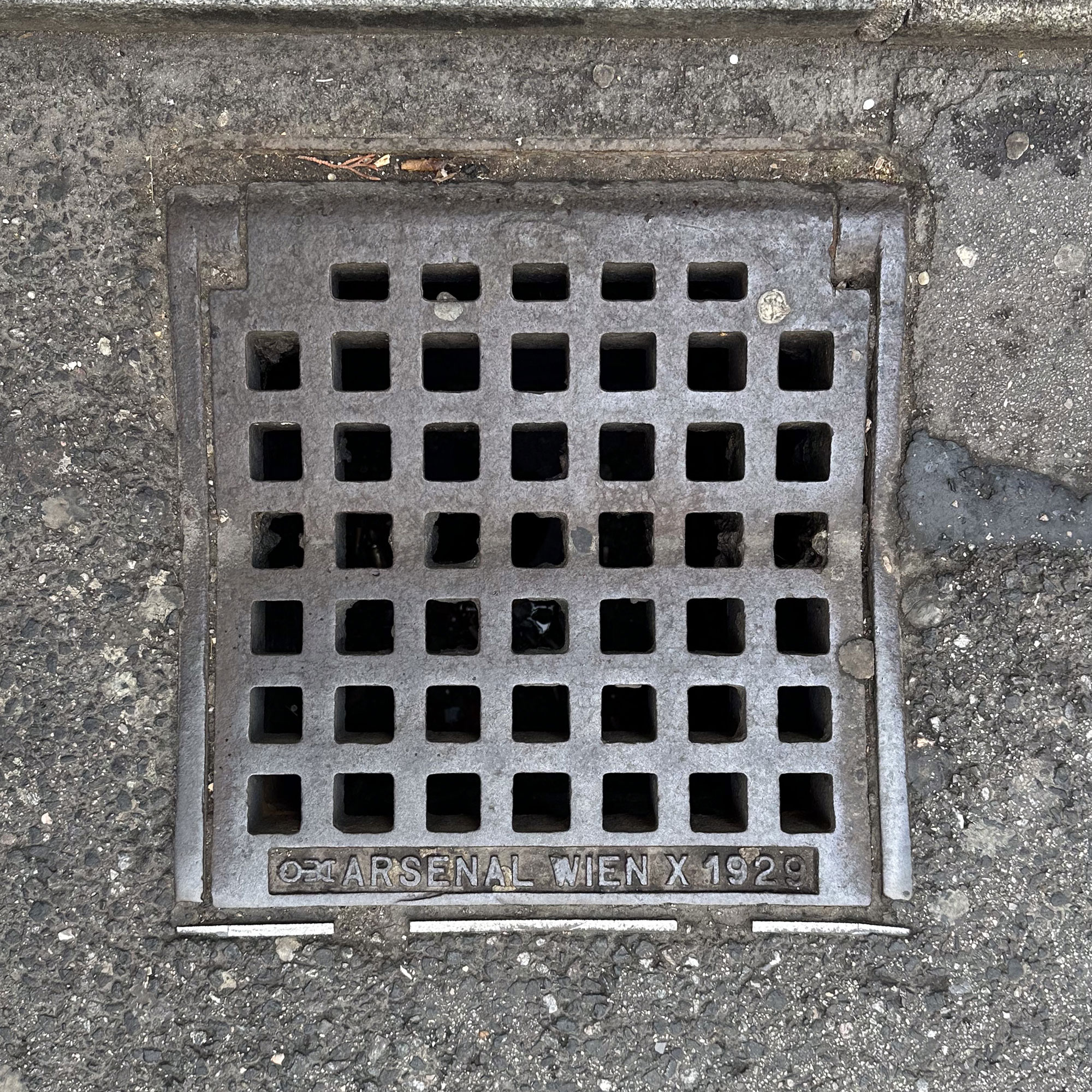 Deckel 1929-04
1010, Innere Stadt – 1929 – Arsenal Wien X