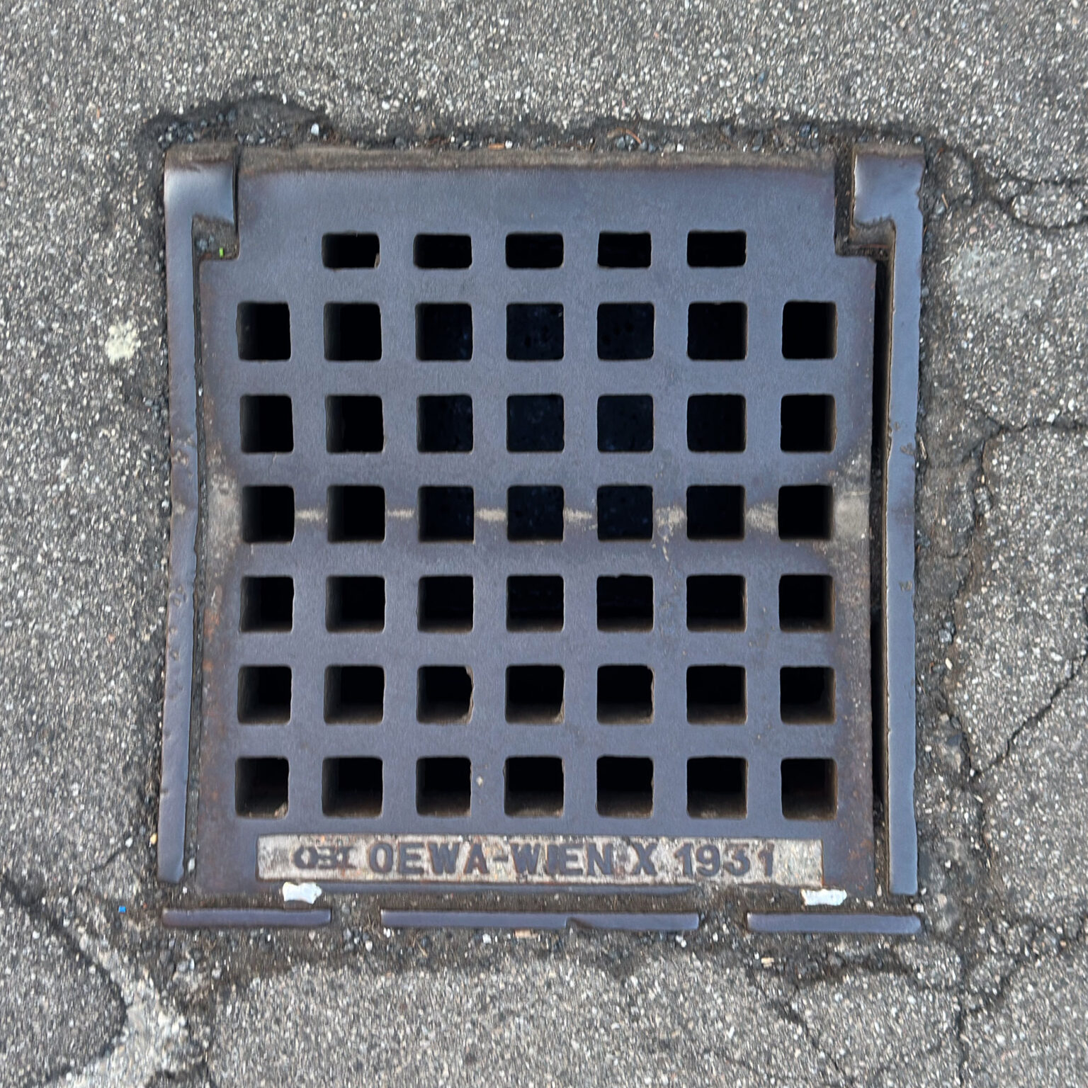 Deckel 1931-04
1130, Hietzing – 1931 – OEWA-Wien X