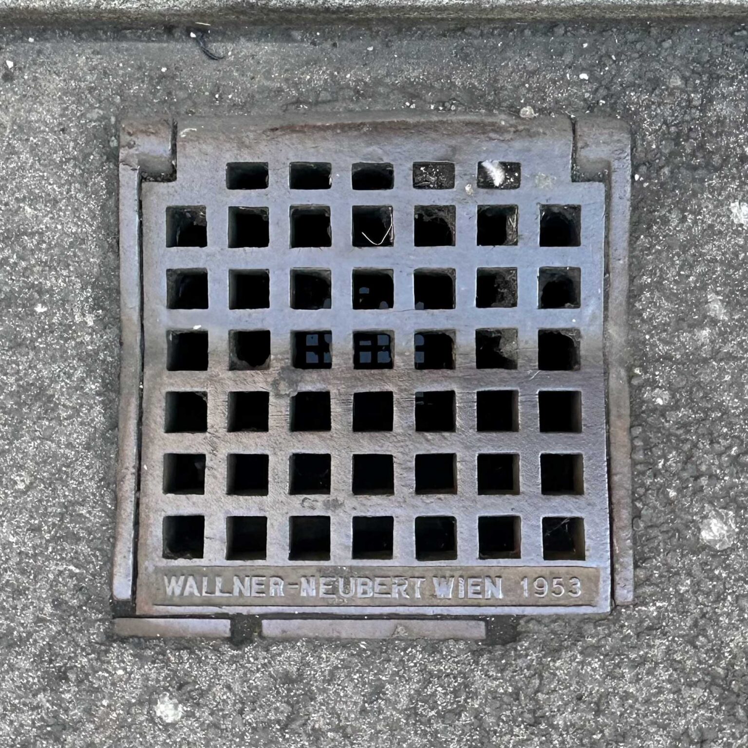 Deckel 1953-06
1010, Innere Stadt – 1953 – Wallner & Neubert