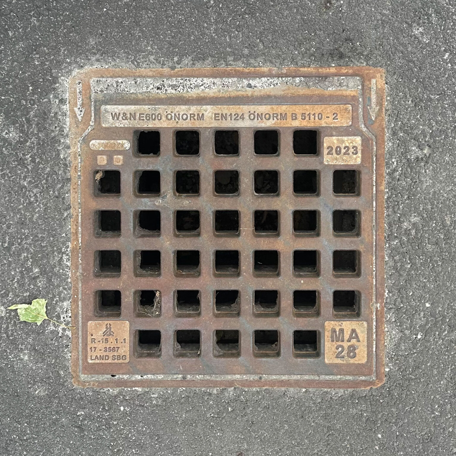 Deckel 2023-04
1230, Liesing – 2023 – Wallner & Neubert